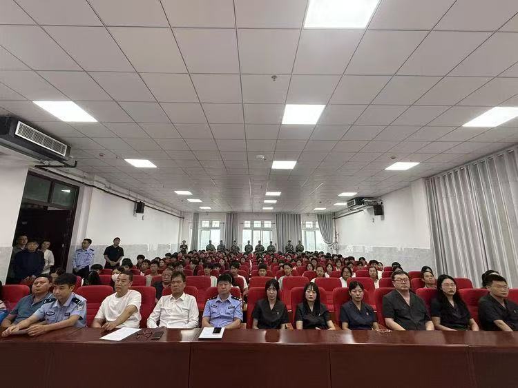 法治宣傳進(jìn)校園  普法護(hù)航助成長 源匯區(qū)開展“開學(xué)第一課”主題法治教育活動(dòng)